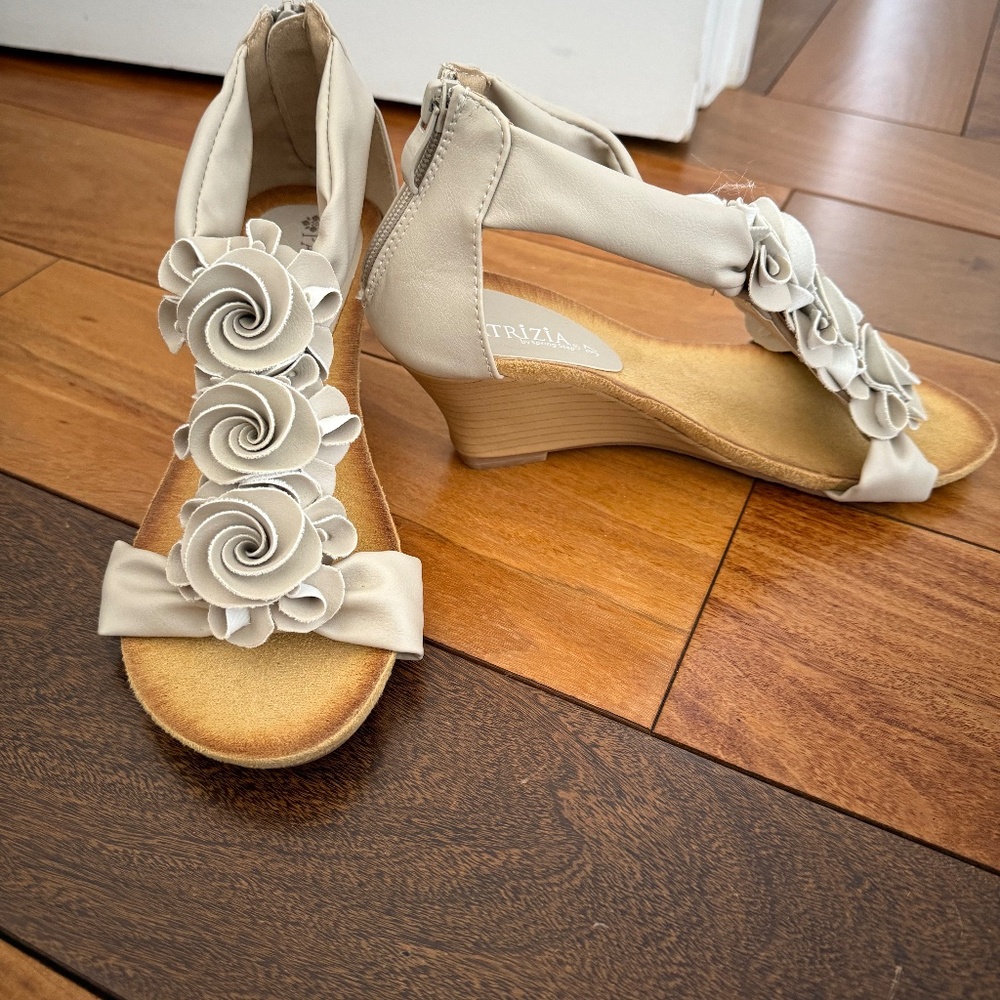 NWT Patrizia Wedge Sandal